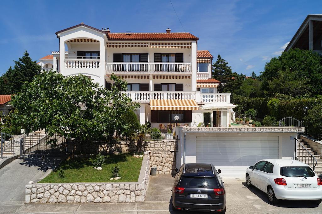 Apartments Lina Novi Vinodolski Esterno foto