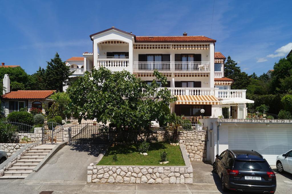 Apartments Lina Novi Vinodolski Esterno foto